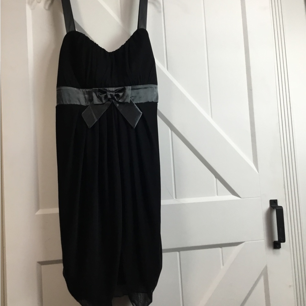 Cocktail dress with back bow tie